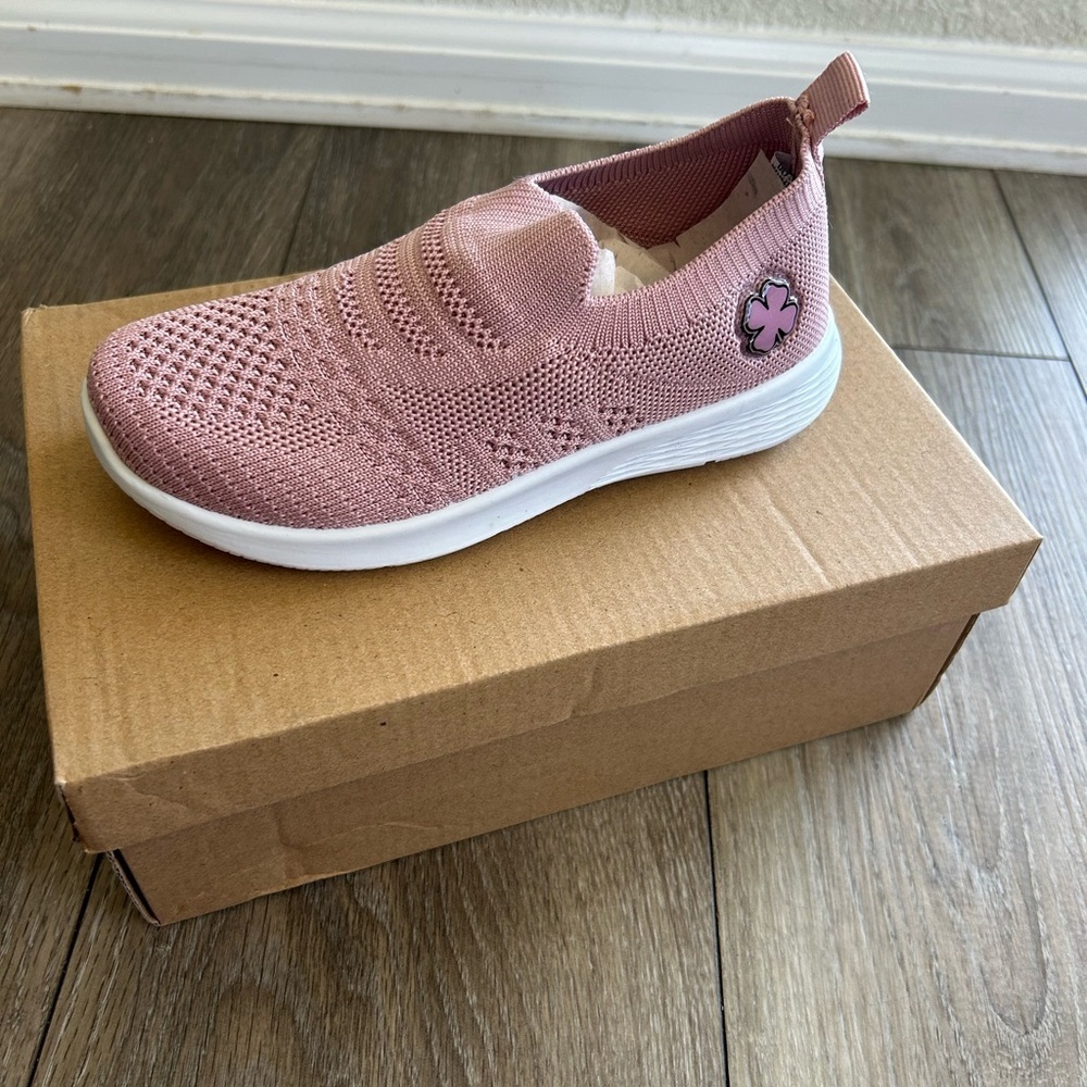 NEW Lucky Brand Little Girls Happy Sneaker
Colors - Pink & White